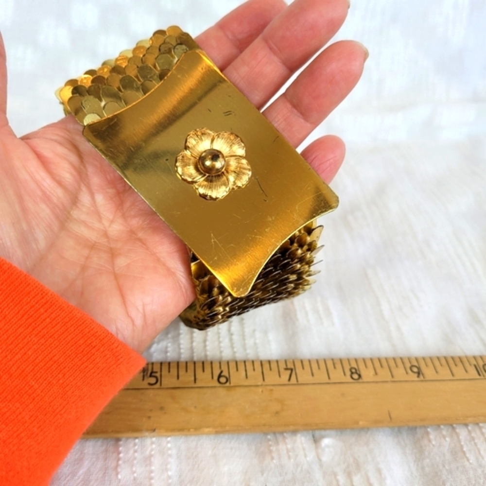 Vintage gold stretch belt "fish scales" with solid gold buckle floral detail M - Picture 7 of 8
